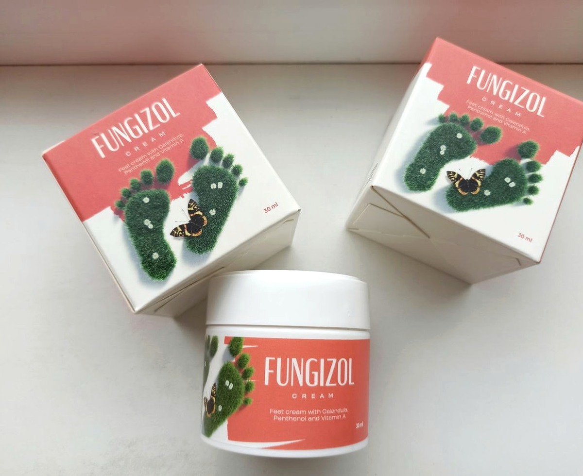 Fungizol dobozok és tégely fehér háttéren